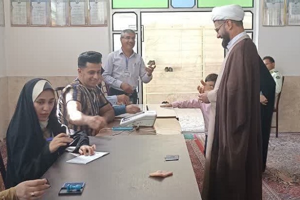 گوشه ای از حضور ائمه جمعه شهرستان های فارس در انتخابات