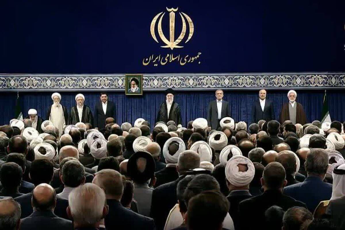 آغاز مراسم تنفیذ رییس جمهور با حضور رهبر انقلاب در حسینیه امام خمینی + فیلم