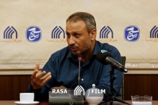 امام با مکتب حاکم بر کشور، جنگ را اداره کرد