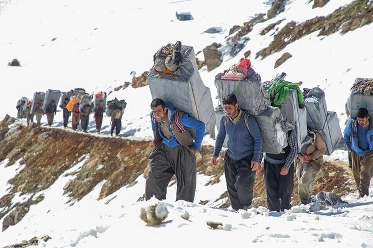 کوله‌بران از محتوای بار خبر ندارند/ کشف ۱۸۰ کلت در یک کوله‌