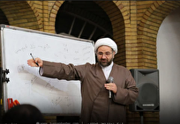 مساجد را باید با حضور طلاب جوان احیا کرد