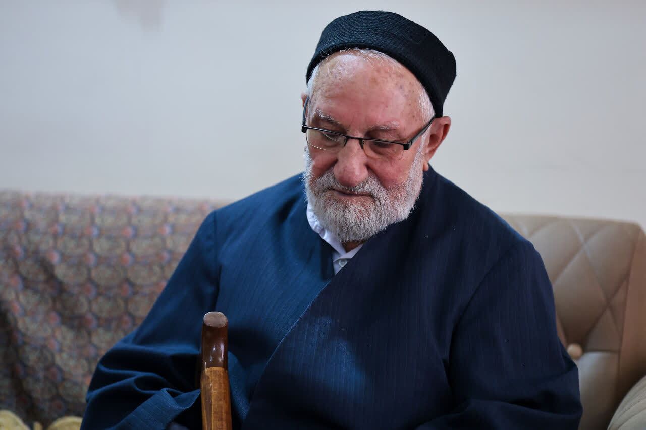 عیادت امام جمعه تبریز از روحانی پیشکسوت و ابوالشهید+ تصاویر