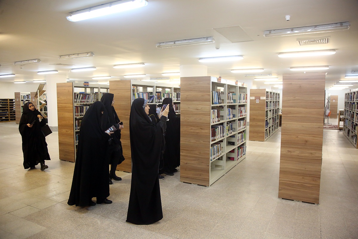 رسانه امروز هم سنگر می‌سازد هم مدافع است / روایت گنجینه‌های ۸۵۰ ساله آستان حضرت معصومه(س)