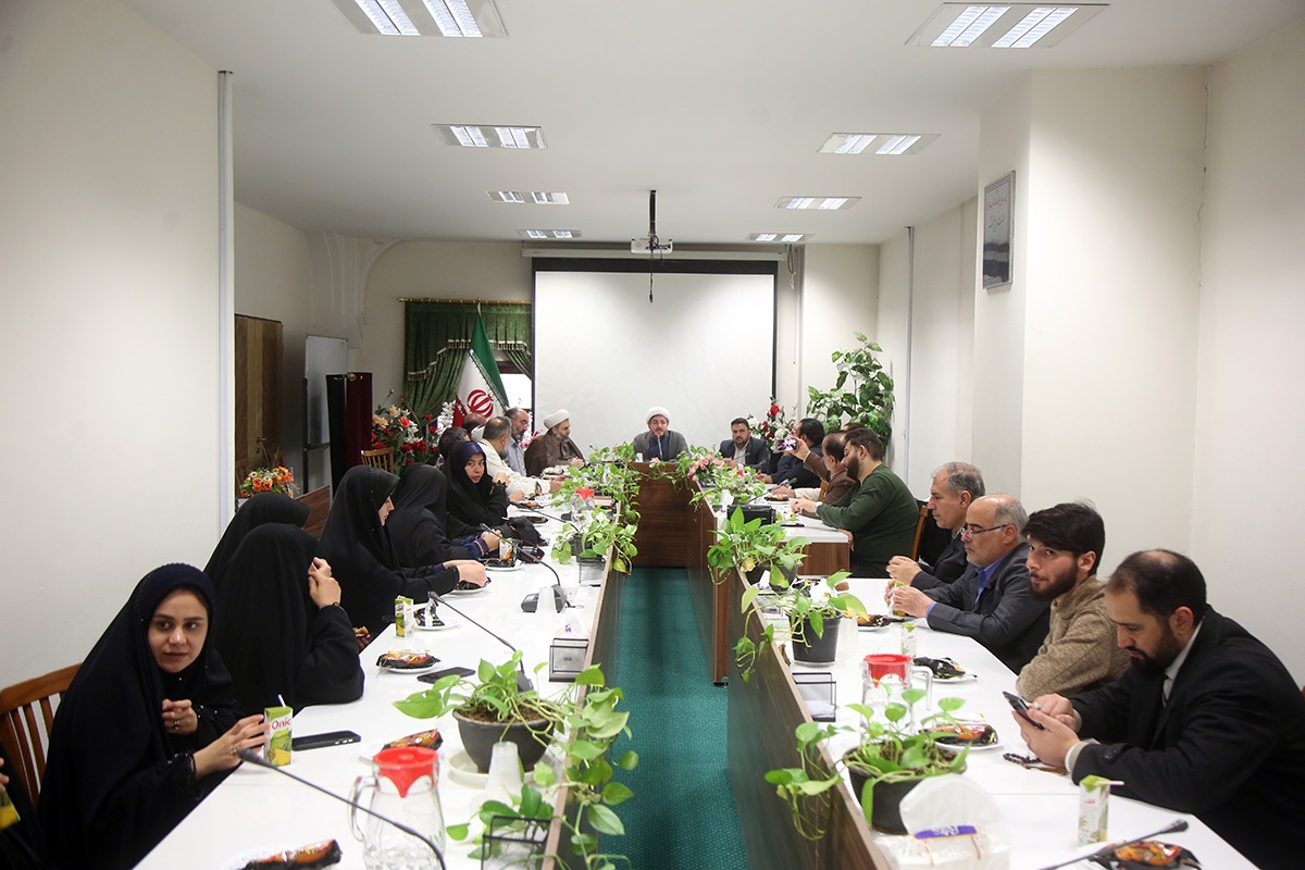 گزارشی از دومین مرحله بازدید اصحاب رسانه از حرم مطهر حضرت معصومه گزارشی از دومین مرحله بازدید اصحاب رسانه از حرم مطهر حضرت معصومه