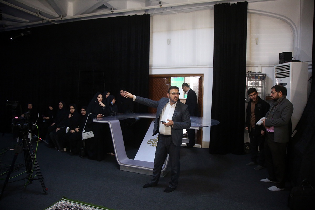 گزارشی از دومین مرحله بازدید اصحاب رسانه از حرم مطهر حضرت معصومه گزارشی از دومین مرحله بازدید اصحاب رسانه از حرم مطهر حضرت معصومه