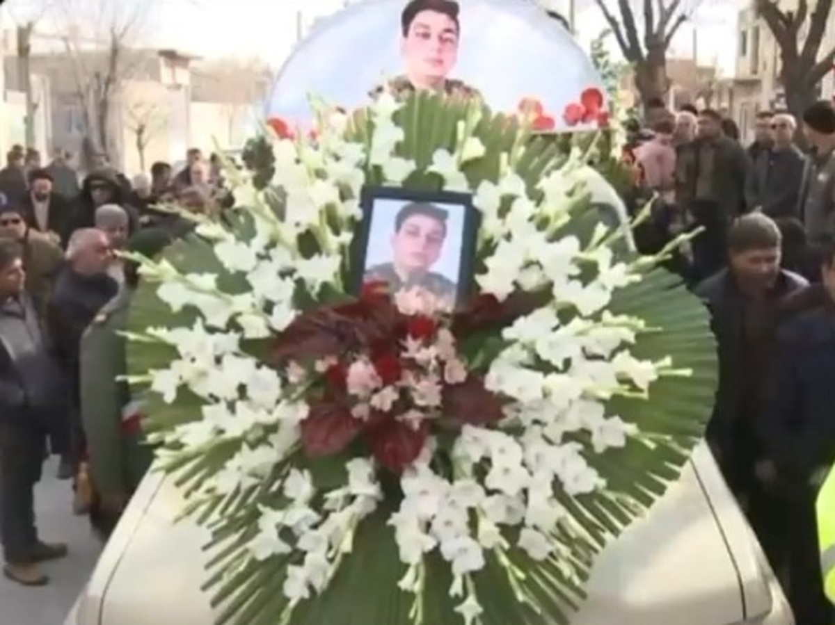 پیکر شهید ۱۷ ساله اغتشاشات در بروجن تشییع شد