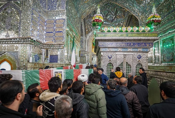 خاکسپاری 3 تن از شهدای مدافع امنیت در حرم شاهچراغ + عکس