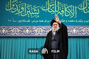 همه باید در دفاع از نظام اسلامی و ایران عزیز با هم و در کنار هم و یکی باشیم