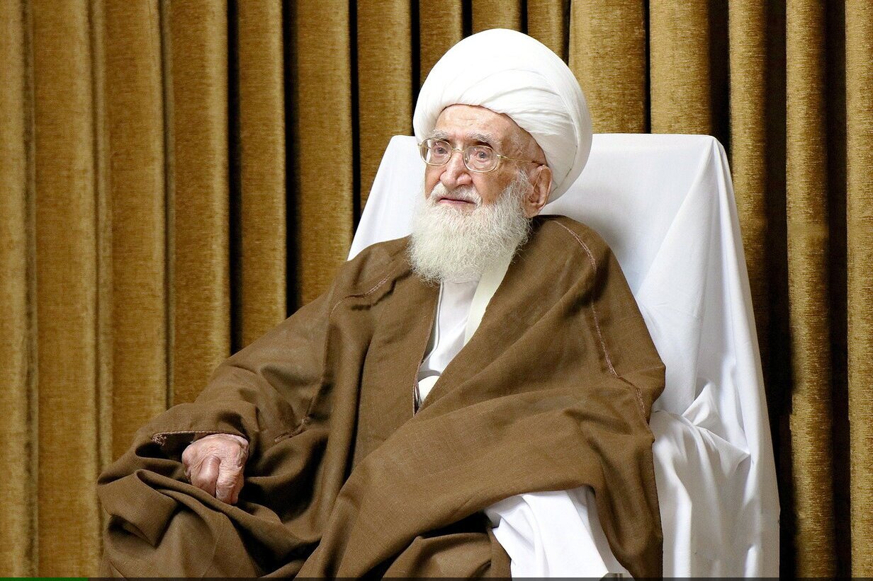 برگزاری مراسم جشن مبعث پیامبر اعظم در بیوت مراجع عظام تقلید