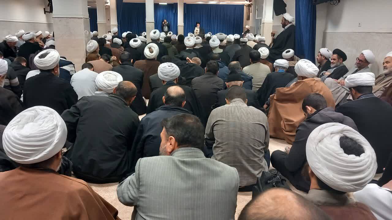 گردهمایی تبیینی طلاب و علمای زنجان با حضور آیت‌الله حسینی بوشهری