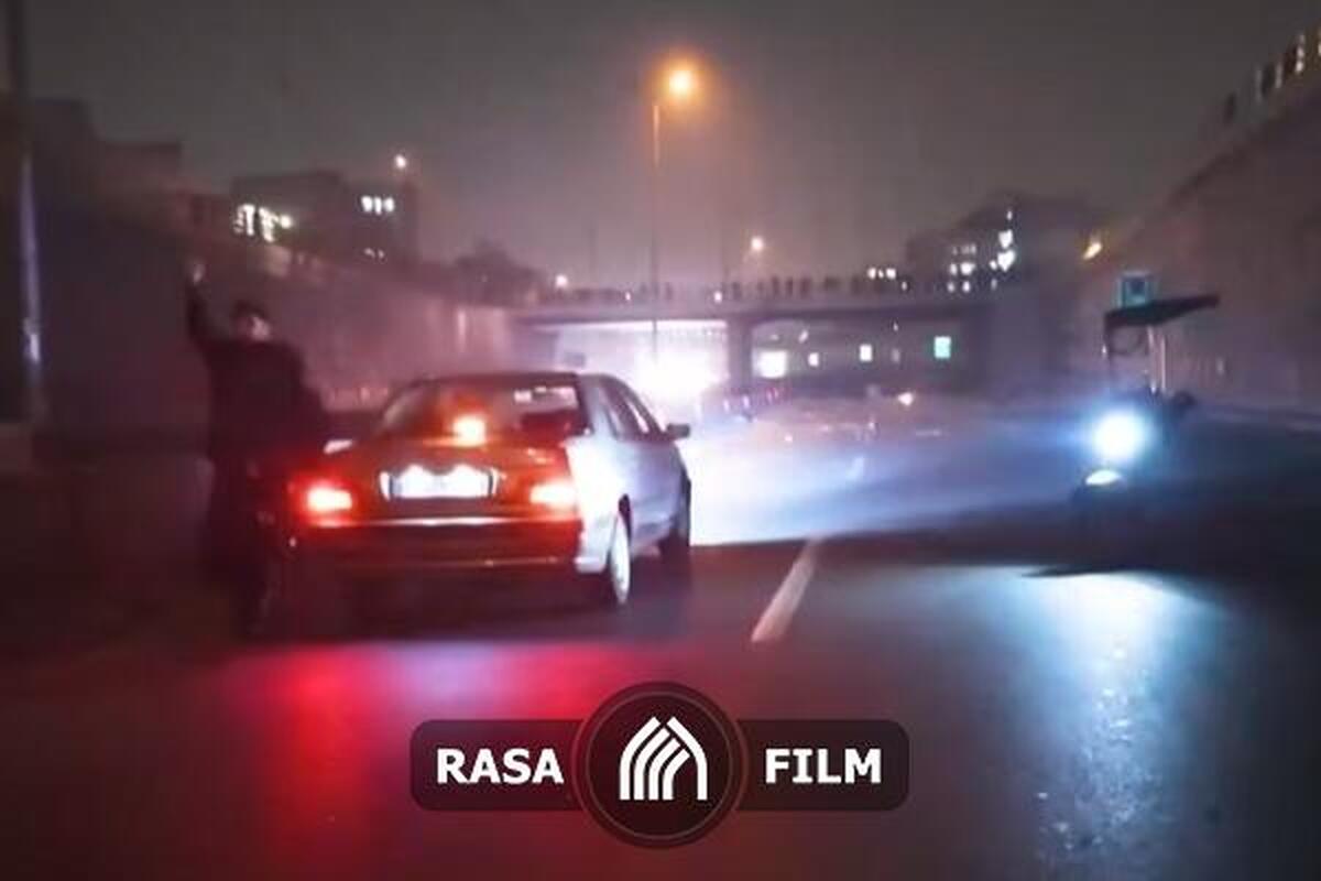 حمله وحشیانه تروریست‌های وابسته به موساد به خودروهای عبوری