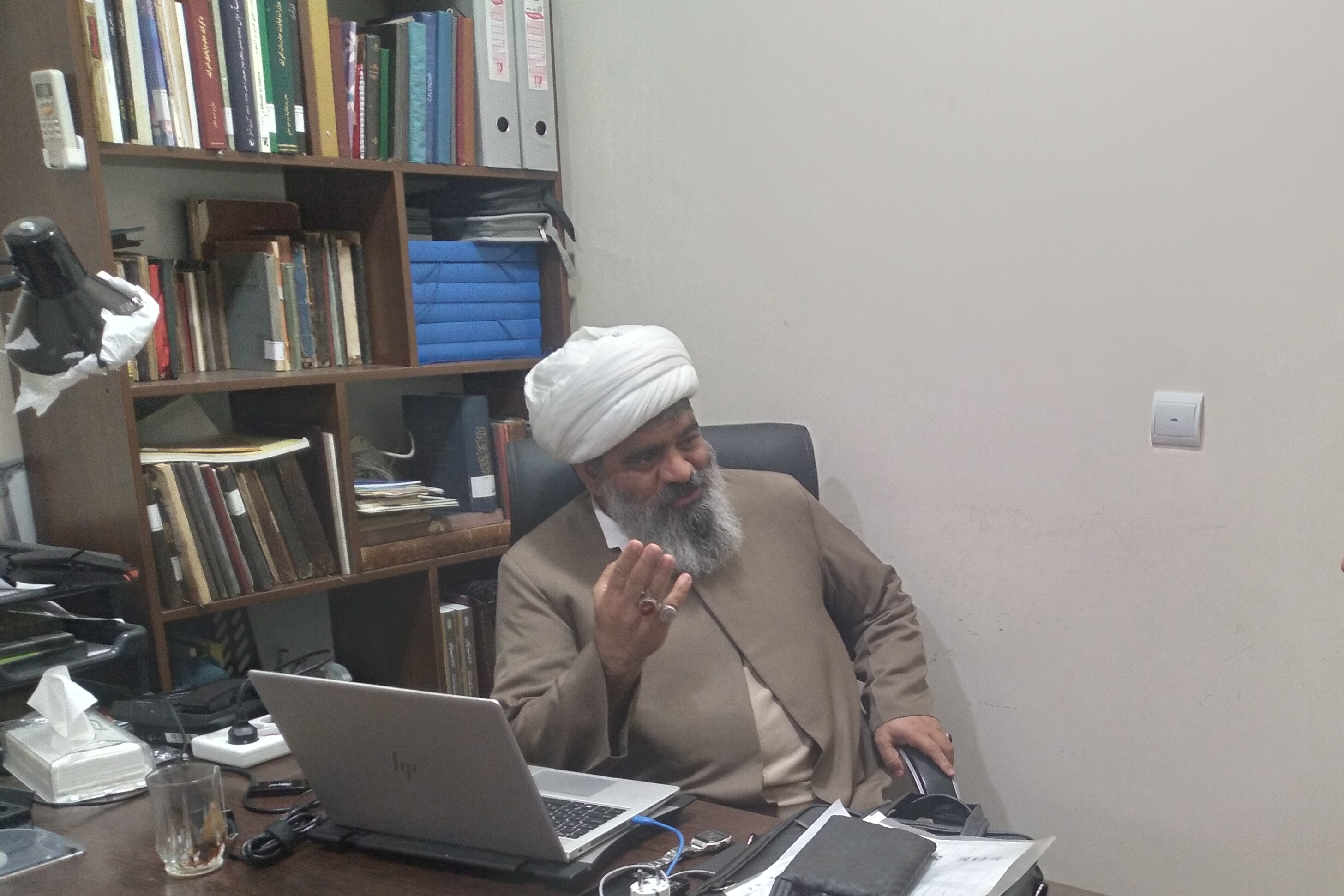 فرقه های ضاله، اطاعت بی چون و چرا