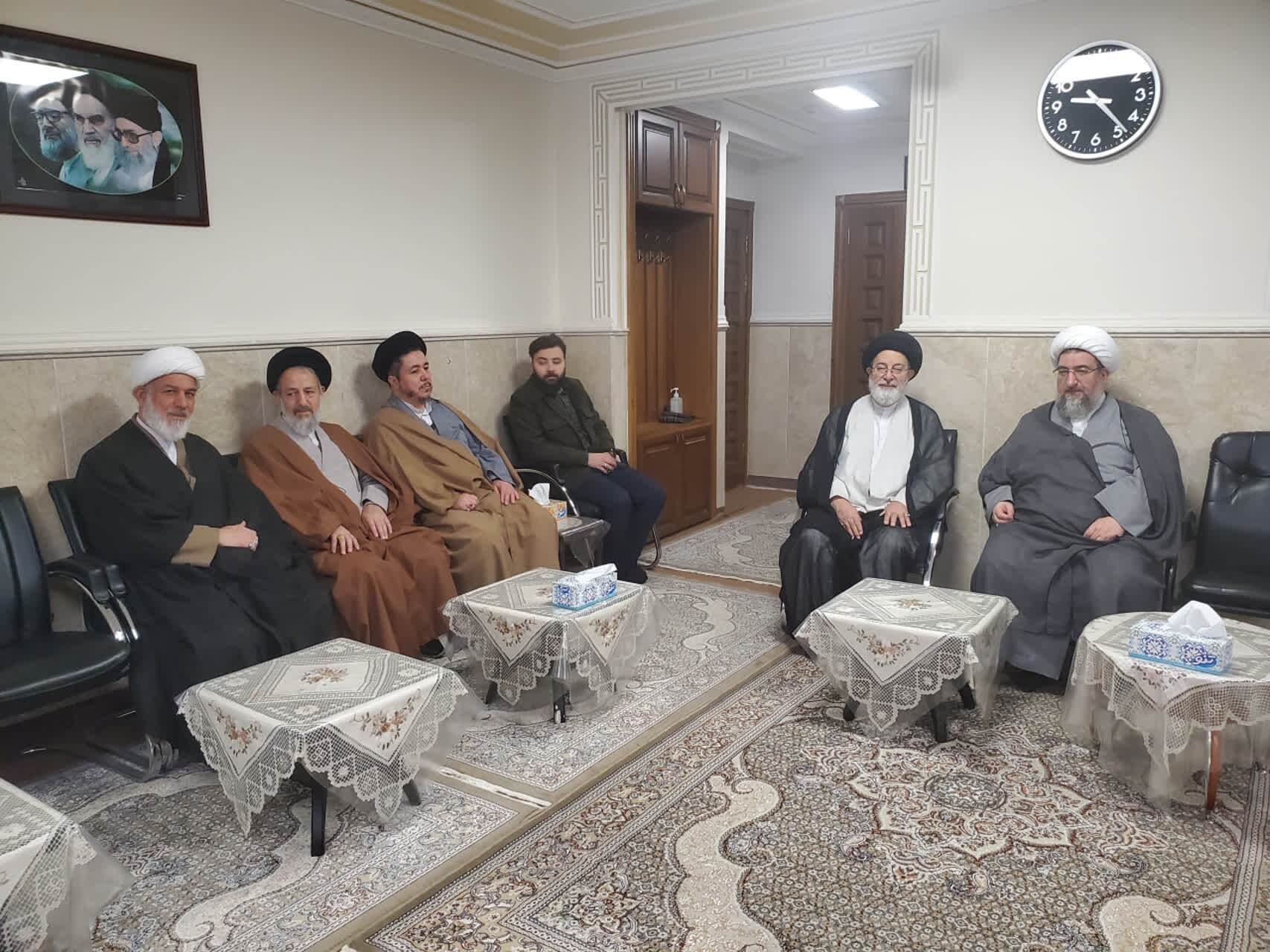 دیدار امام جمعه تبریز با علمای پیشکسوت استان دیدار امام جمعه تبریز با علمای پیشکسوت استان