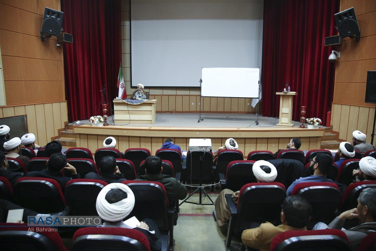 انتقال معارف در قالب دعا، رسالت طلاب است/ دعای ابوحمزه ثمره بیش از یک قرن مجاهدت علمی علمای اصفهان انتقال معارف در قالب دعا، رسالت طلاب است/ دعای ابوحمزه ثمره بیش از یک قرن مجاهدت علمی علمای اصفهان