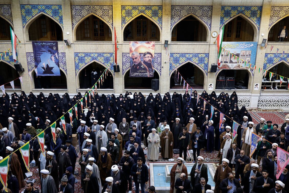 اجتماع بزرگ حوزویان مشهد در دفاع از ولایت؛ تجدید میثاق با خانواده‌های شهدا + تصاویر