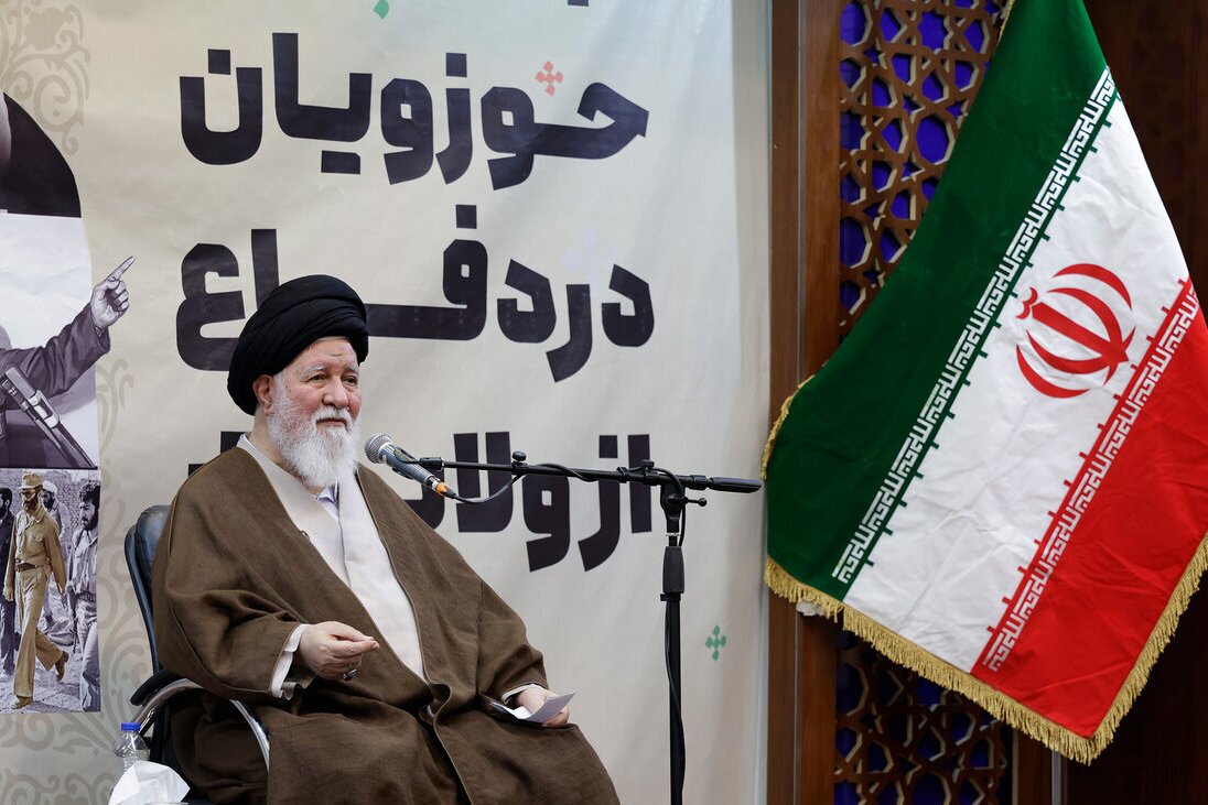 اجتماع بزرگ حوزویان مشهد در دفاع از ولایت؛ تجدید میثاق با خانواده‌های شهدا + تصاویر