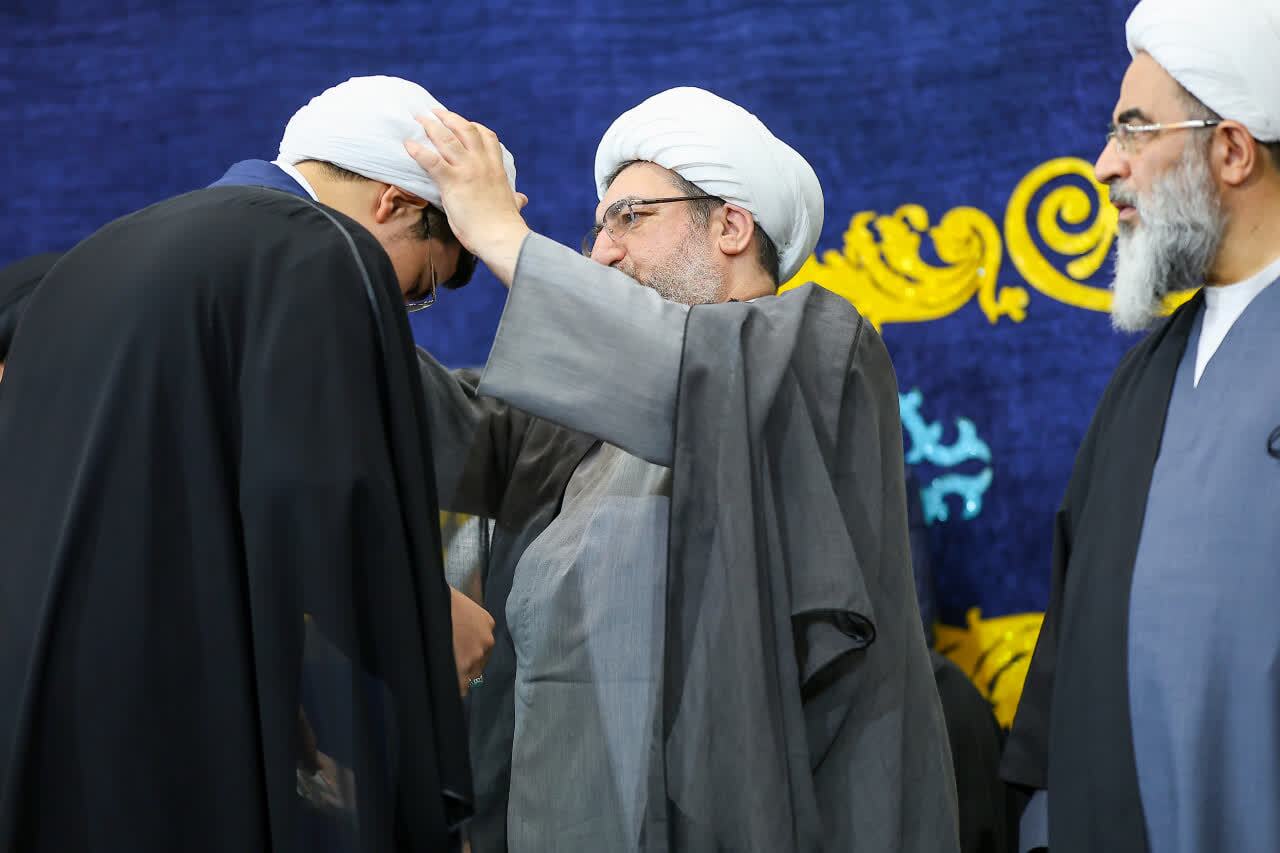 مراسم تلبس طلاب حوزه علمیه حضرت ولی‌عصر(عج) بناب برگزار شد+ تصاویر