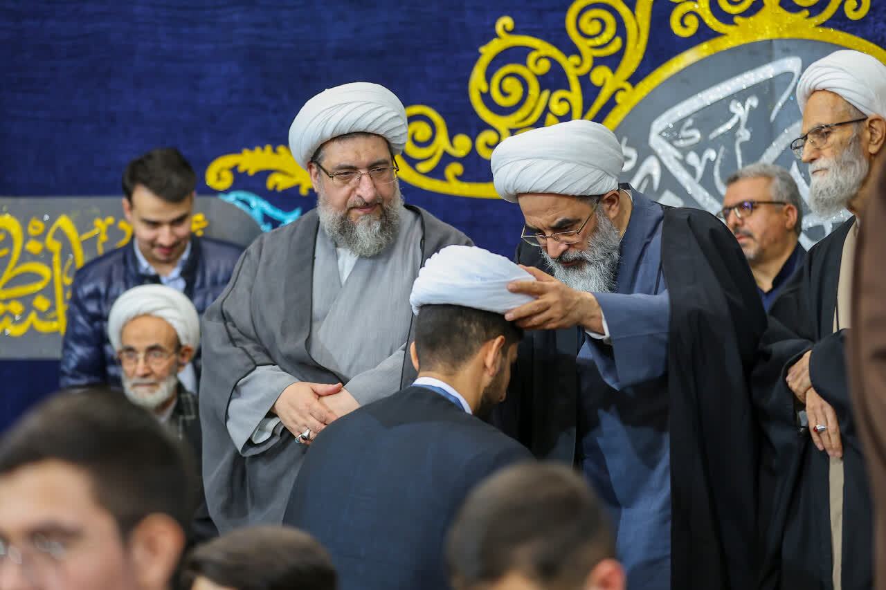 مراسم تلبس طلاب حوزه علمیه حضرت ولی‌عصر(عج) بناب برگزار شد+ تصاویر