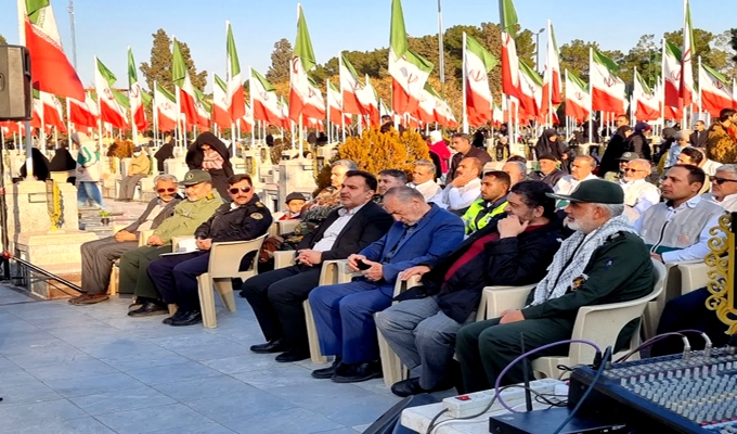 میهمانی لالهها در گلزار شهدای دارالسلام کاشان برگزار شد + عکس میهمانی لالهها در گلزار شهدای دارالسلام کاشان برگزار شد + عکس