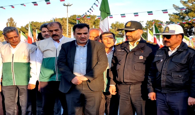 میهمانی لالهها در گلزار شهدای دارالسلام کاشان برگزار شد + عکس میهمانی لالهها در گلزار شهدای دارالسلام کاشان برگزار شد + عکس