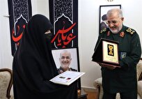 اهدای درجه سپهبدی به خانواده شهید سلامی