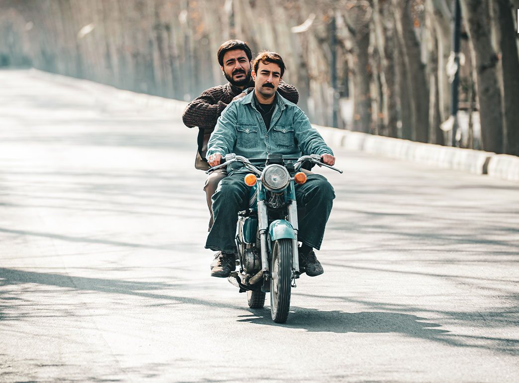 هاتف؛ تراژدی آرمانخواهی در سنگلاخ تجارت +تیزر هاتف؛ تراژدی آرمانخواهی در سنگلاخ تجارت +تیزر