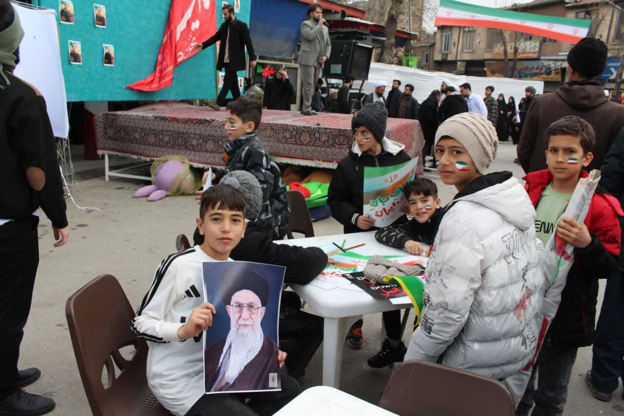 حضور پرشور و دشمن‌شکن مردم بناب در راهپیمایی یوم‌الله ۲۲ بهمن+ تصاویر