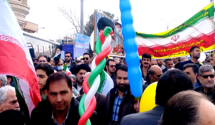 مردم کاشان در راهپیمایی ۲۲ بهمن حمایت خود را از نظام اسلامی اعلام کردند + عکس