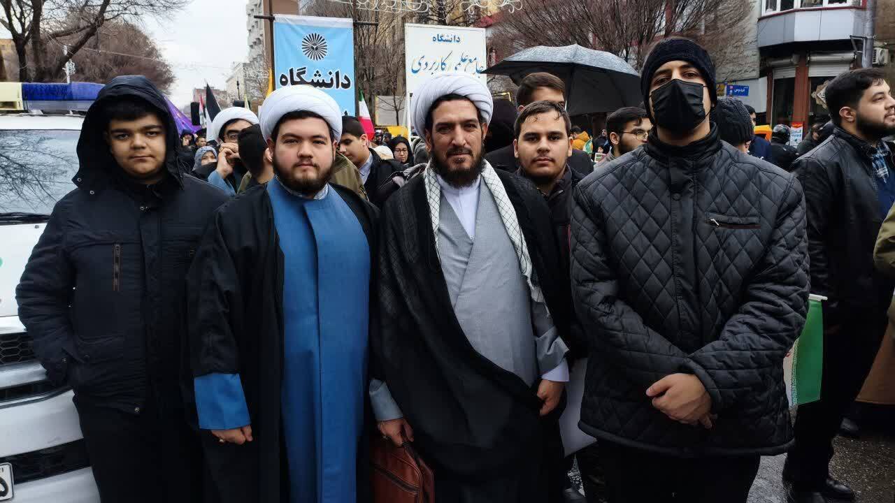 طلاب تبریز در صف نخست ولایت؛ «خامنه‌ای جان ایران است» طنین بیعت حوزه با انقلاب در ۲۲ بهمن+ تصاویر