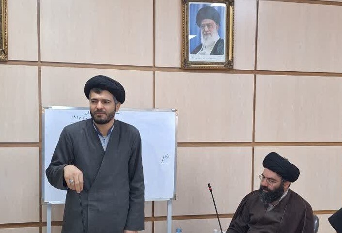 برگزاری سلسله کارگاههای پاسخگویی به شبهات دانشآموزی ویژه مبلغات امین در سنندج برگزاری سلسله کارگاههای پاسخگویی به شبهات دانشآموزی ویژه مبلغات امین در سنندج