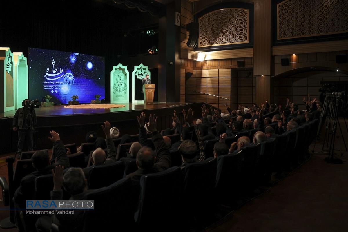 شب خاطره شهید محققی در حوزه هنری تهران برگزار شد شب خاطره شهید محققی در حوزه هنری تهران برگزار شد