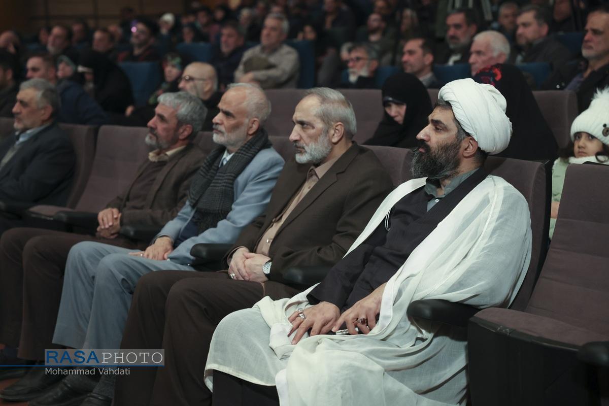 شب خاطره شهید محققی در حوزه هنری تهران برگزار شد شب خاطره شهید محققی در حوزه هنری تهران برگزار شد