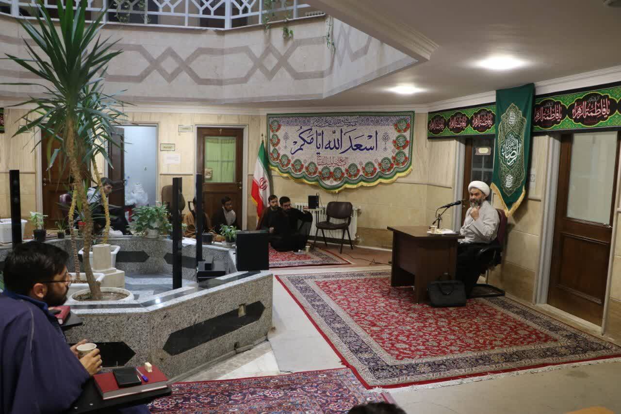 بررسی و تبیین فقهی اصول سیاست خارجی امامین انقلاب