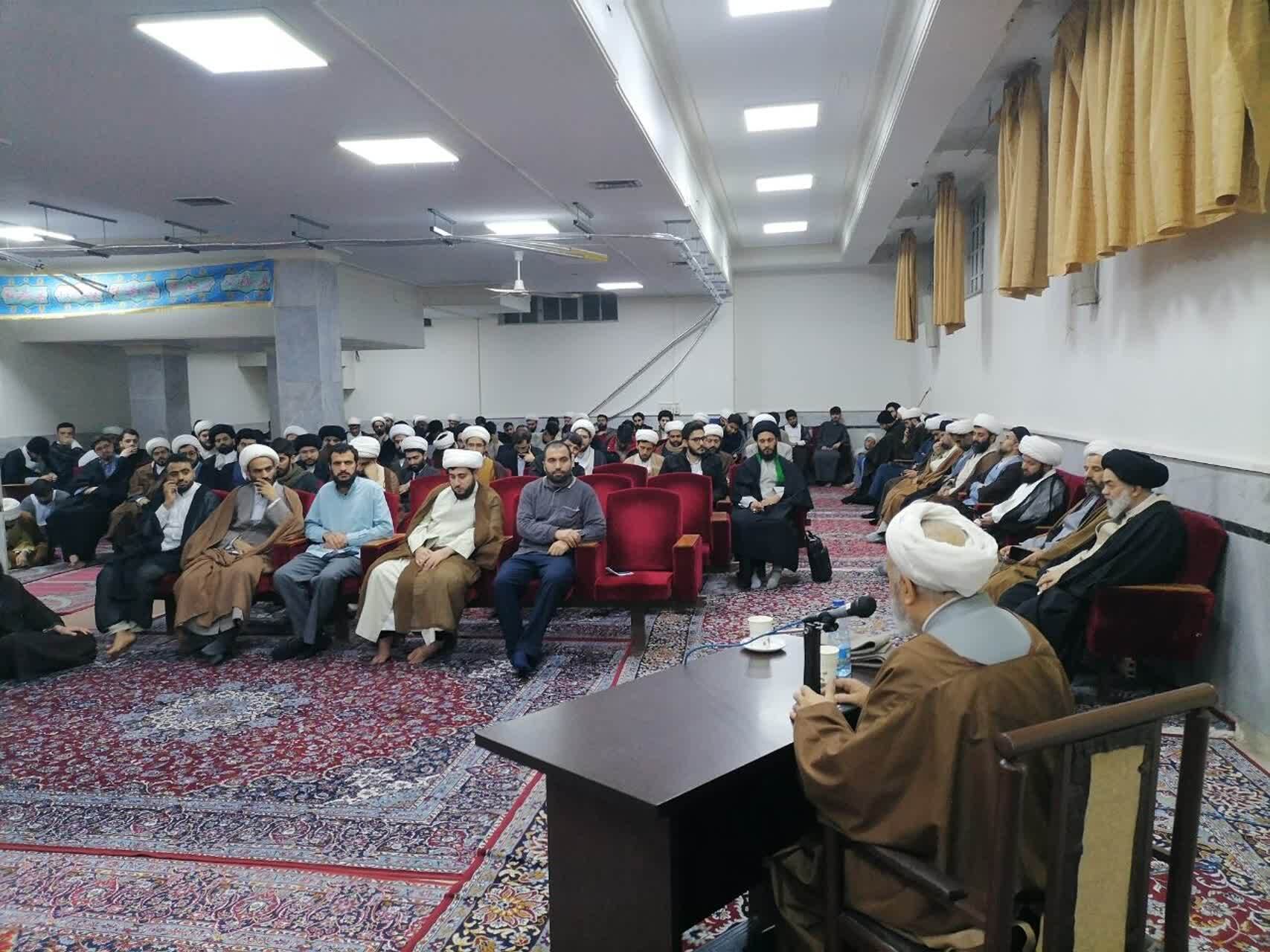 سه شرط طلابت؛ نرمی، سازگاری و حفظ اصالت در میان مردم