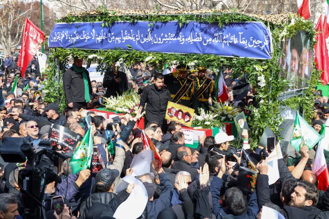 تشییع باشکوه پیکر ۱۲ شهید اقتدار آذربایجان شرقی با حضور گسترده مردم و مسئولان+ تصاویر