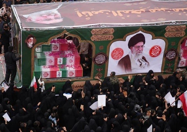 تشییع پیکر ۲۱ شهید حمله آمریکا و اسراییل در شهر لامرد فارس تشییع پیکر ۲۱ شهید حمله آمریکا و اسراییل در شهر لامرد فارس