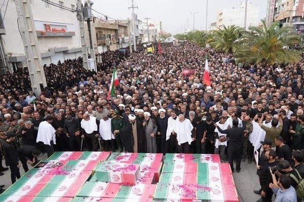 تشییع پیکر ۲۱ شهید حمله آمریکا و اسراییل در شهر لامرد فارس تشییع پیکر ۲۱ شهید حمله آمریکا و اسراییل در شهر لامرد فارس