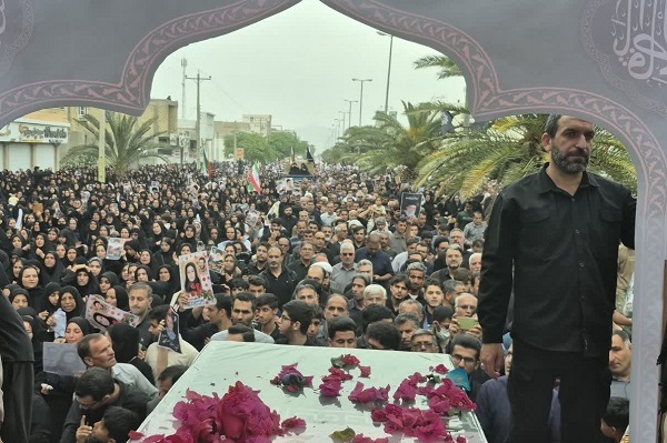 تشییع پیکر ۲۱ شهید حمله آمریکا و اسراییل در شهر لامرد فارس تشییع پیکر ۲۱ شهید حمله آمریکا و اسراییل در شهر لامرد فارس