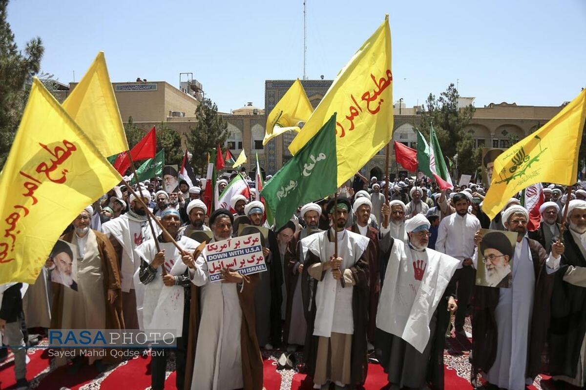 درخواست طلاب قم از مراجع تقلید برای صدور حکم محاربه ترامپ و اخراج آمریکایی‌ها از منطقه