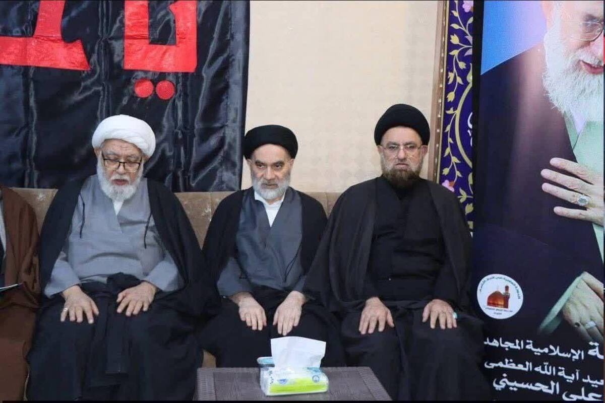 حضور فرزند آیت الله سیستانی در مراسم بزرگداشت رهبر شهید انقلاب در نجف اشرف