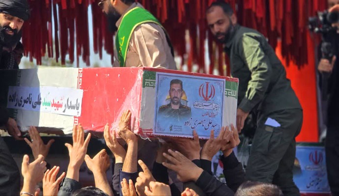 گزارش تصویری تشییع شهدای حملات دشمن امریکایی- صهیونی در کاشان گزارش تصویری تشییع شهدای حملات دشمن امریکایی- صهیونی در کاشان