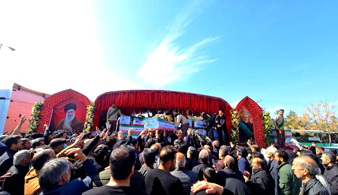 گزارش تصویری تشییع شهدای حملات دشمن امریکایی- صهیونی در کاشان گزارش تصویری تشییع شهدای حملات دشمن امریکایی- صهیونی در کاشان