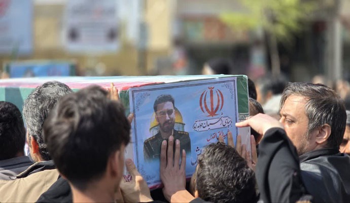 پیکر مطهر ۱۰ شهید مداف وطن جنگ رمضان در کاشان تشییع شد + عکس