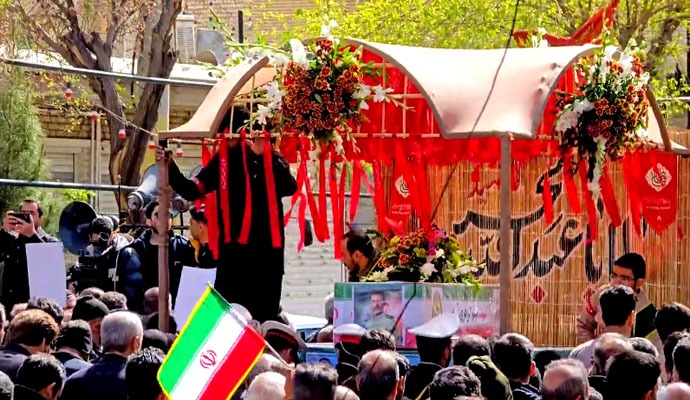 تشییع کاروان سوم شهدای اقتدار کاشان + عکس تشییع کاروان سوم شهدای اقتدار کاشان + عکس