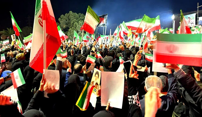 مردم کاشان پای کار انقلاب مردم کاشان پای کار انقلاب