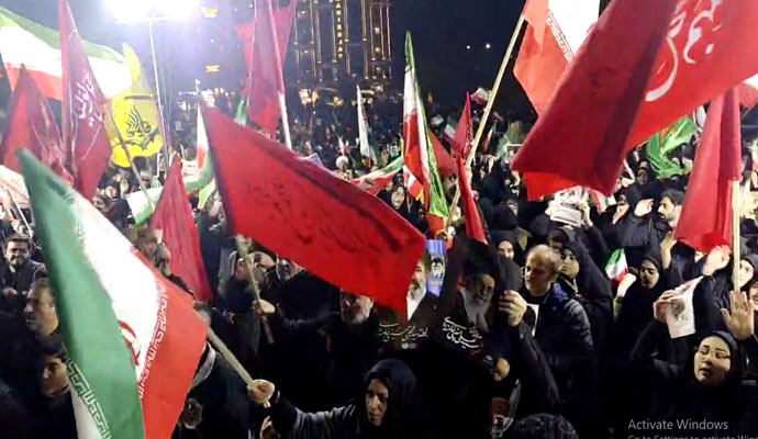 مردم کاشان پای کار انقلاب + عکس مردم کاشان پای کار انقلاب + عکس
