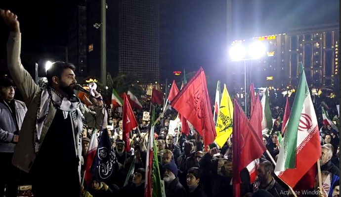مردم کاشان پای کار انقلاب + عکس مردم کاشان پای کار انقلاب + عکس