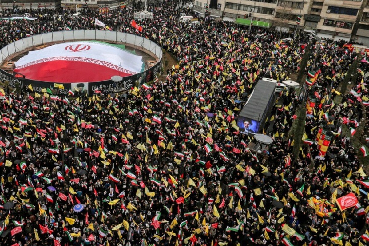 روایتی از اولین لبیک مردم به رهبری؛ خون و حماسه، شجاعت و سربلندی در روز چهاردهم جنگ