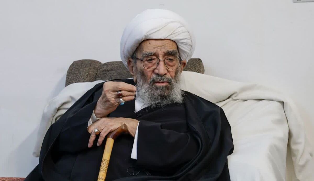 اعلام بیعت علما و اساتید حوزوی مشهد با سومین رهبر انقلاب اسلامی
