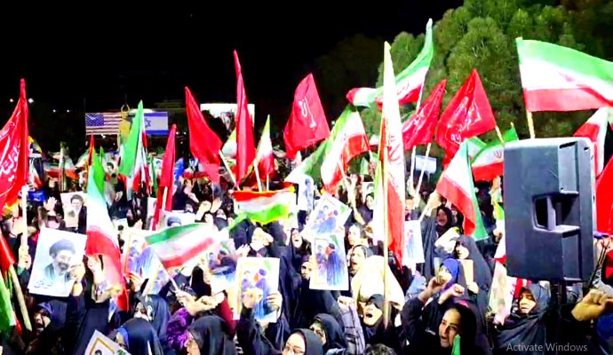 مردم کاشان پای انقلاب/ علمدار ولایت کاشونیا فدایت + عکس مردم کاشان پای انقلاب/ علمدار ولایت کاشونیا فدایت + عکس